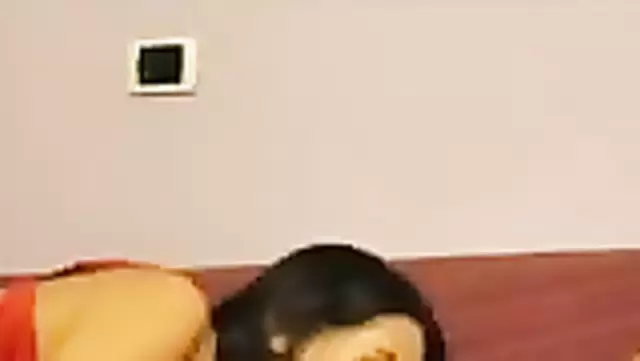 Узбечка сидит на лице и члене парня