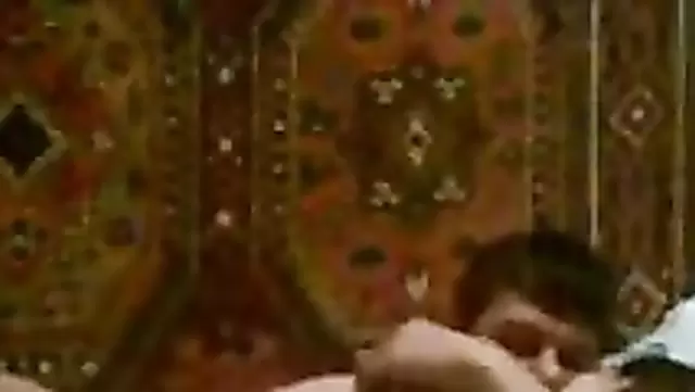 Узбек трахнул молодую жену в рот и киску