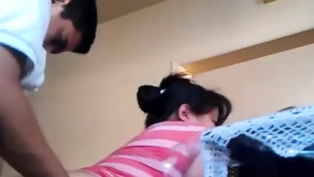 Узбек трахает жену раком перед работой