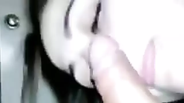 Симпатичная узбечка сосет мужу